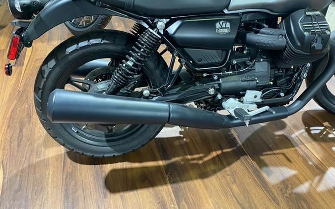 2022 Moto Guzzi V7 Stone