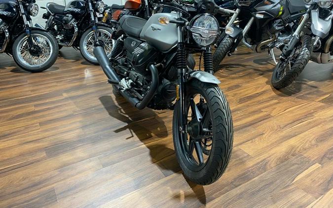 2022 Moto Guzzi V7 Stone