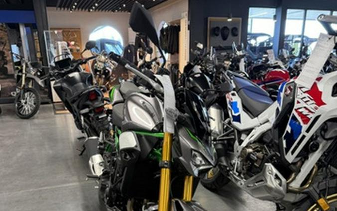 2025 Kawasaki Z900 SE ABS