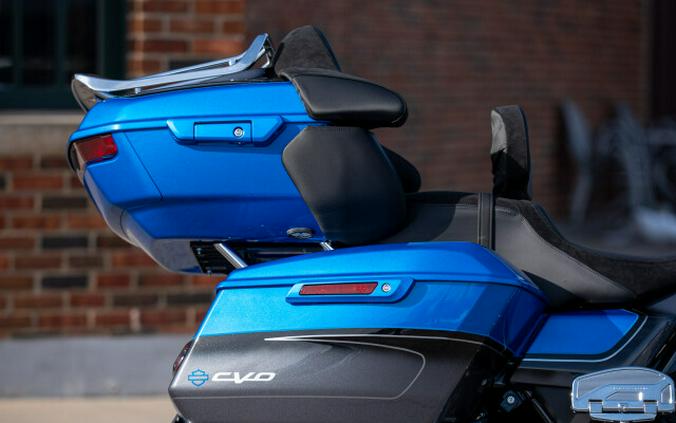 Harley-Davidson® CVO Street Glide Limited 2026 FLHXLSE 0034608041 ELECTRIC COAST W/ PINSTRIPE