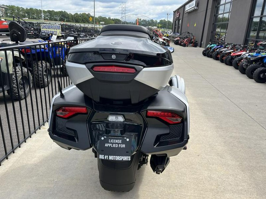 2022 Can-Am® Spyder RT Limited Dark Wheels