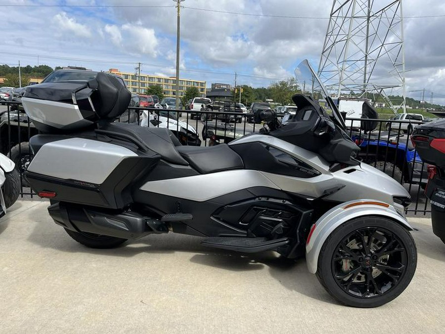 2022 Can-Am® Spyder RT Limited Dark Wheels