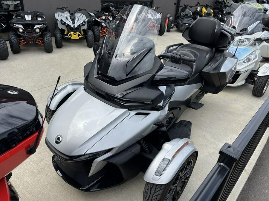 2022 Can-Am® Spyder RT Limited Dark Wheels