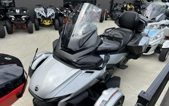 2022 Can-Am® Spyder RT Limited Dark Wheels