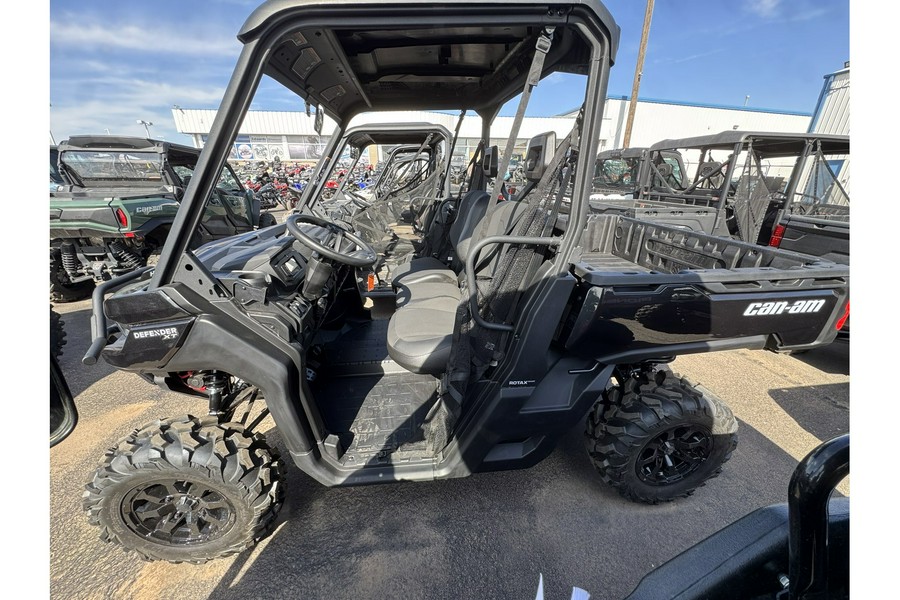 2025 Can-Am SSV DEF XT 64 HD10 BK 25 XT HD10