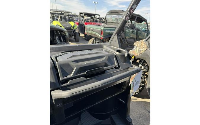 2025 Can-Am SSV DEF XT 64 HD10 BK 25 XT HD10