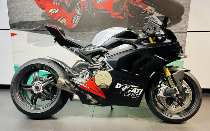 2022 Ducati Panigale V4 SP Winter Test Livery
