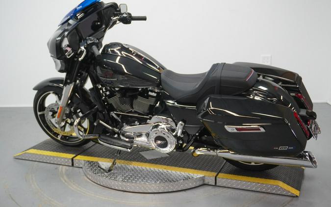 2026 Harley-Davidson® Street Glide® Midnight Ember Chrome Trim