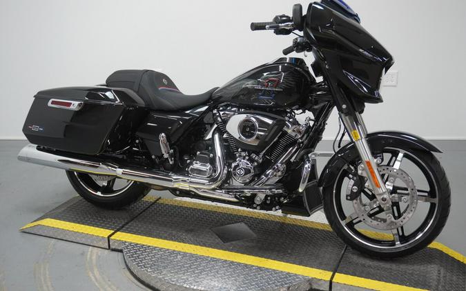 2026 Harley-Davidson® Street Glide® Midnight Ember Chrome Trim