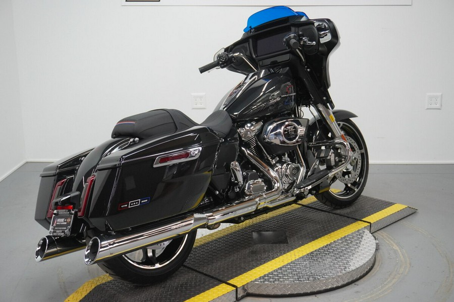 2026 Harley-Davidson® Street Glide® Midnight Ember Chrome Trim