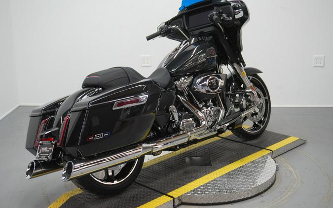 2026 Harley-Davidson® Street Glide® Midnight Ember Chrome Trim