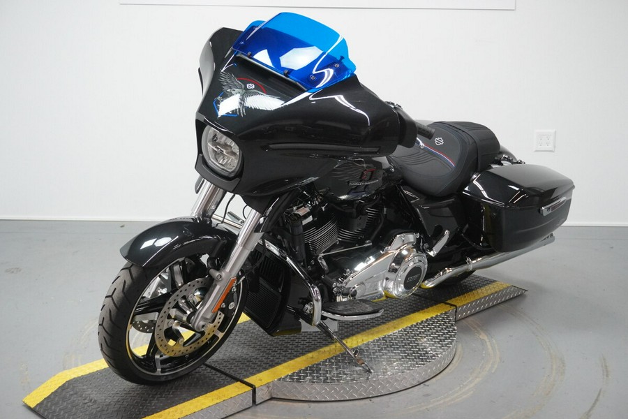 2026 Harley-Davidson® Street Glide® Midnight Ember Chrome Trim