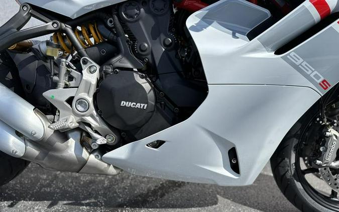 2024 Ducati Supersport 950 S White Stripe