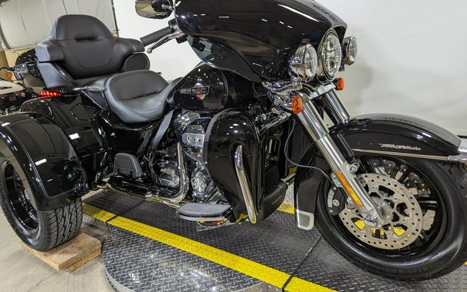 2024 Harley-Davidson Tri Glide Ultra Vivid Black