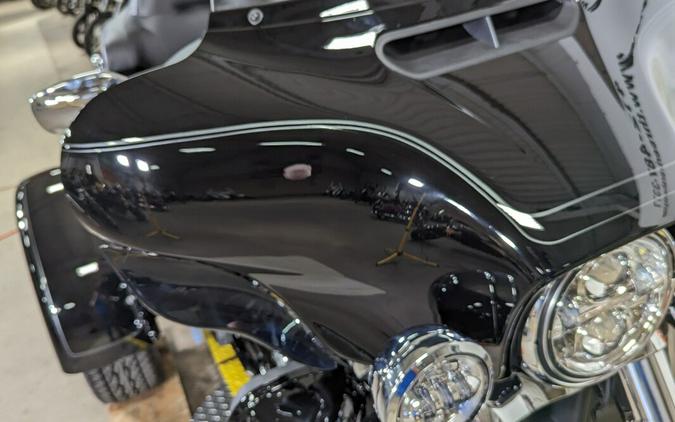 2024 Harley-Davidson Tri Glide Ultra Vivid Black