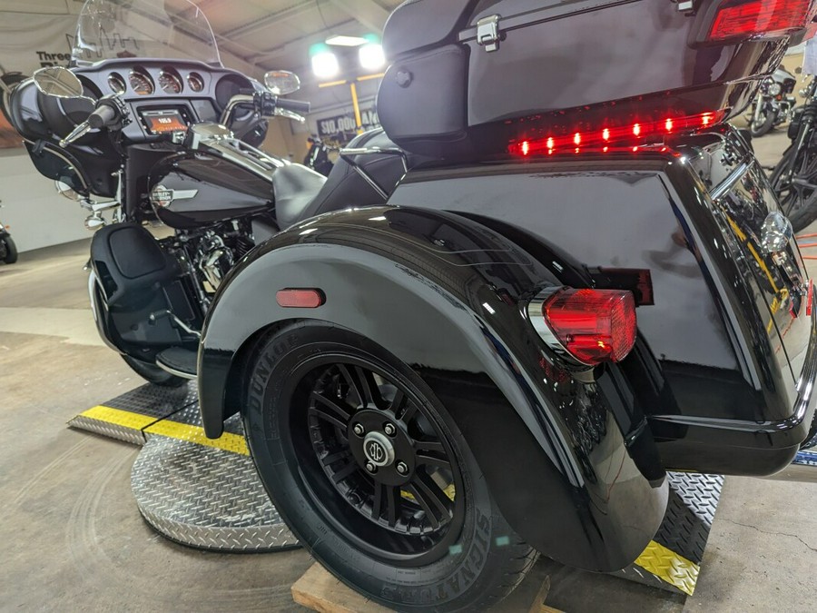 2024 Harley-Davidson Tri Glide Ultra Vivid Black