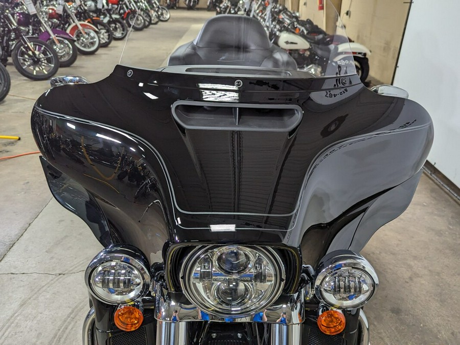 2024 Harley-Davidson Tri Glide Ultra Vivid Black