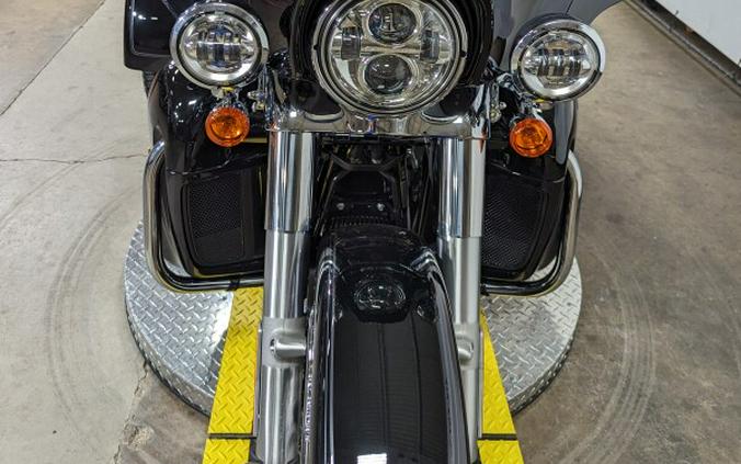 2024 Harley-Davidson Tri Glide Ultra Vivid Black