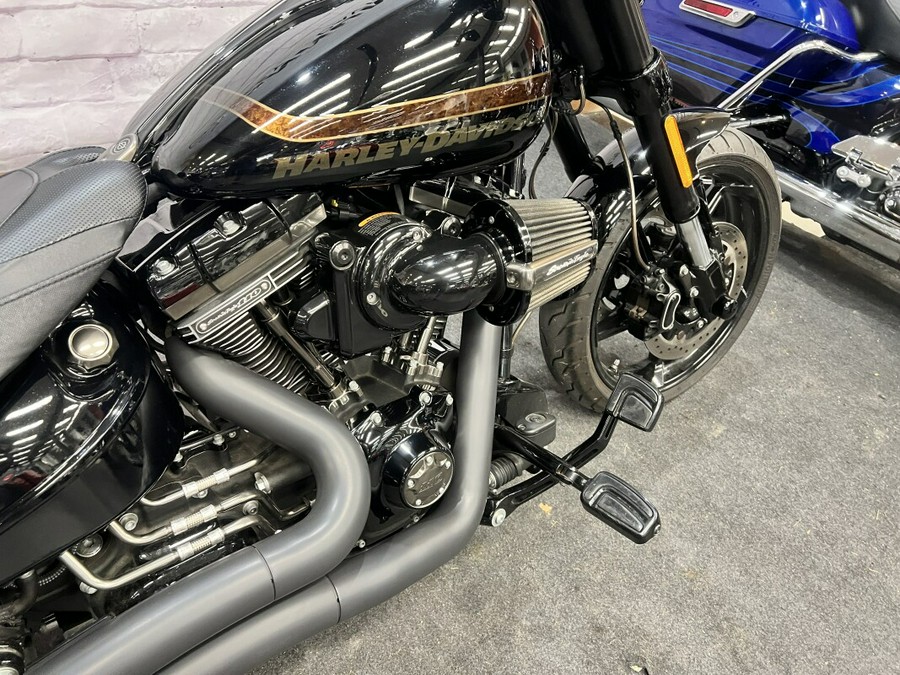 2016 Harley-Davidson® CVO™ Pro Street Breakout® Starfire Black FXSE