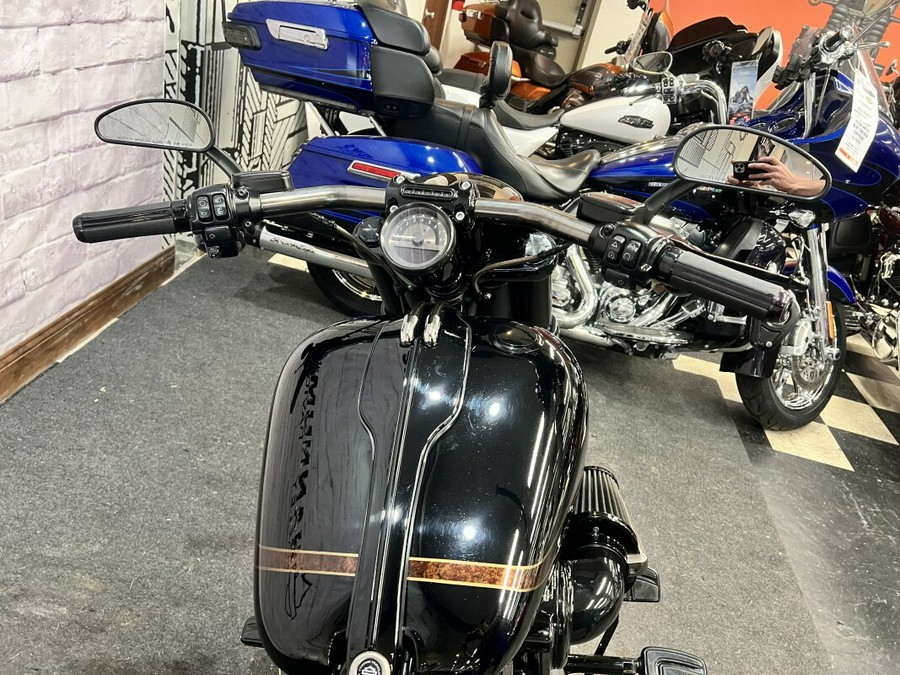 2016 Harley-Davidson® CVO™ Pro Street Breakout® Starfire Black FXSE