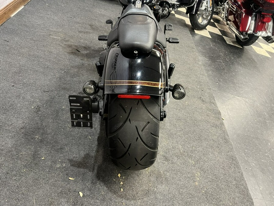 2016 Harley-Davidson® CVO™ Pro Street Breakout® Starfire Black FXSE