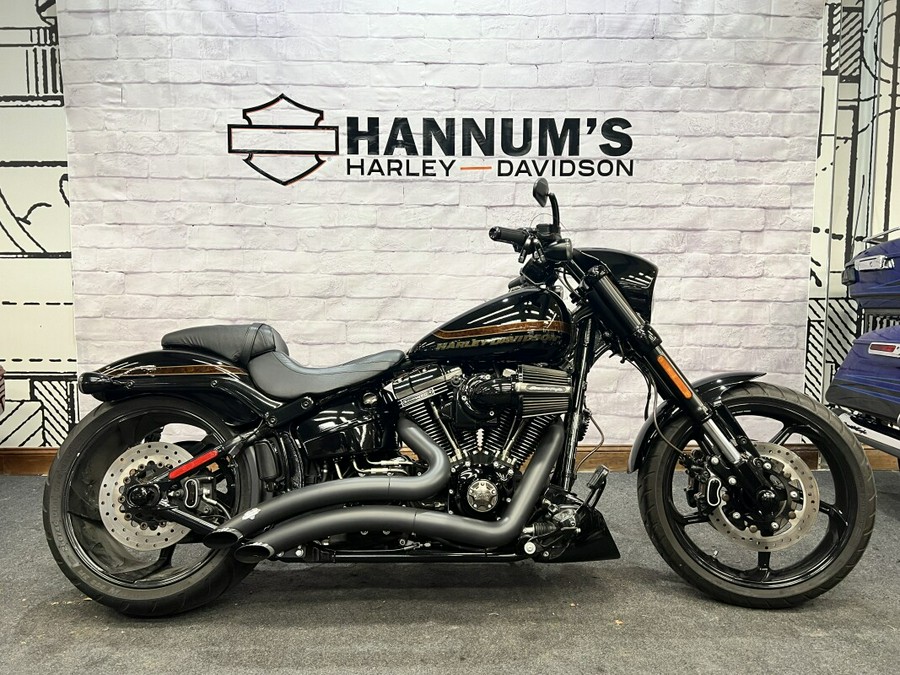 2016 Harley-Davidson® CVO™ Pro Street Breakout® Starfire Black FXSE