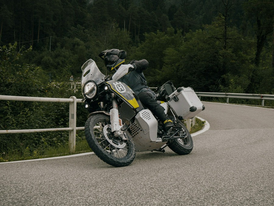 2025 Husqvarna Norden 901 Expedition