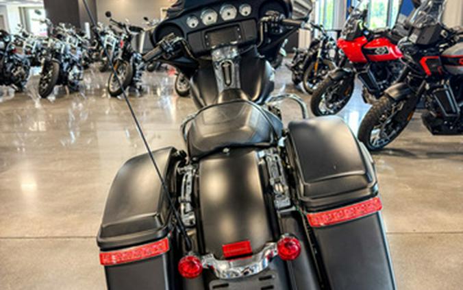 2017 Harley-Davidson FLHXS - Street Glide Special
