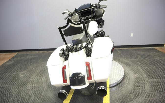 2024 Harley-Davidson Road Glide White Onyx Pearl - Black Finish