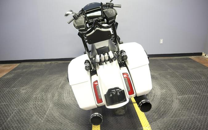 2024 Harley-Davidson Road Glide White Onyx Pearl - Black Finish