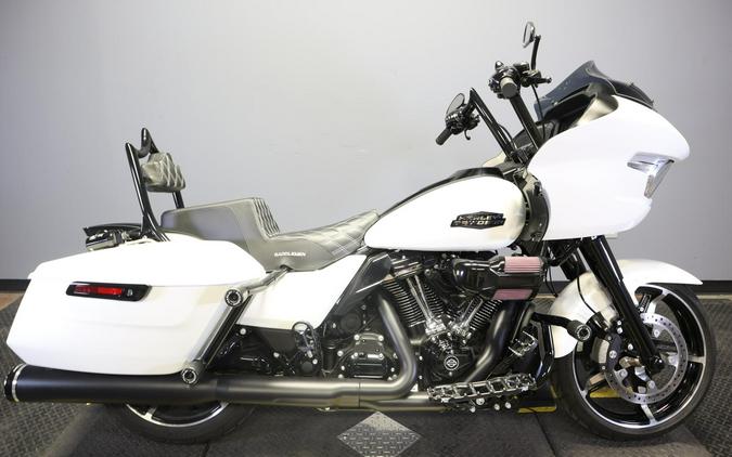 2024 Harley-Davidson Road Glide White Onyx Pearl - Black Finish
