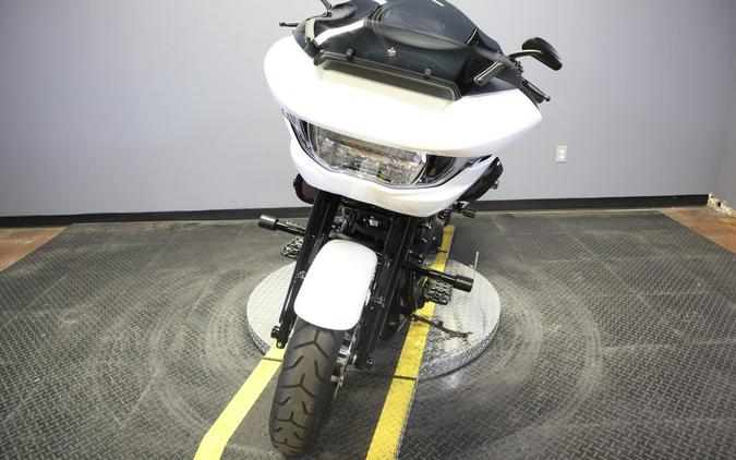 2024 Harley-Davidson Road Glide White Onyx Pearl - Black Finish
