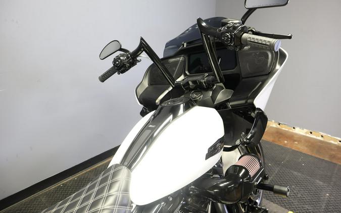 2024 Harley-Davidson Road Glide White Onyx Pearl - Black Finish