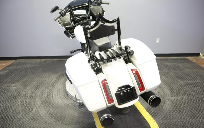 2024 Harley-Davidson Road Glide White Onyx Pearl - Black Finish