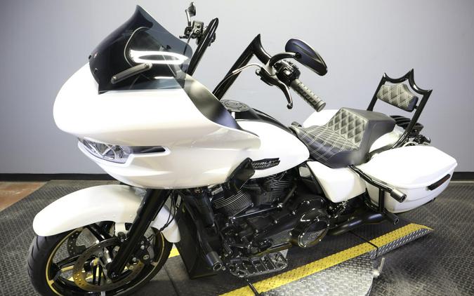 2024 Harley-Davidson Road Glide White Onyx Pearl - Black Finish