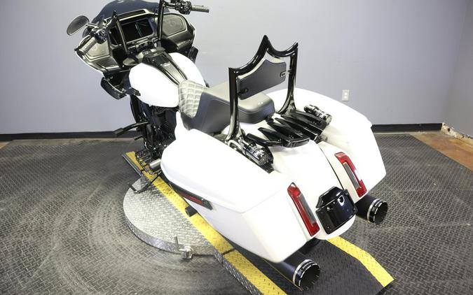 2024 Harley-Davidson Road Glide White Onyx Pearl - Black Finish
