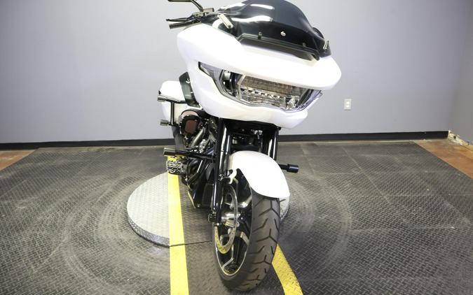 2024 Harley-Davidson Road Glide White Onyx Pearl - Black Finish