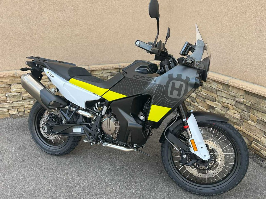 2023 HUSQVARNA NORDEN 901