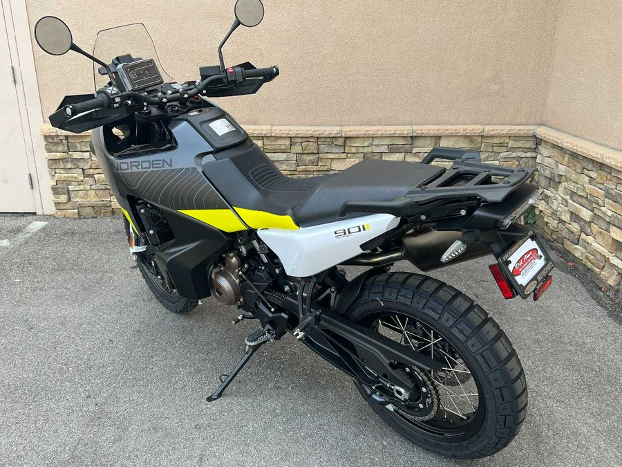 2023 HUSQVARNA NORDEN 901