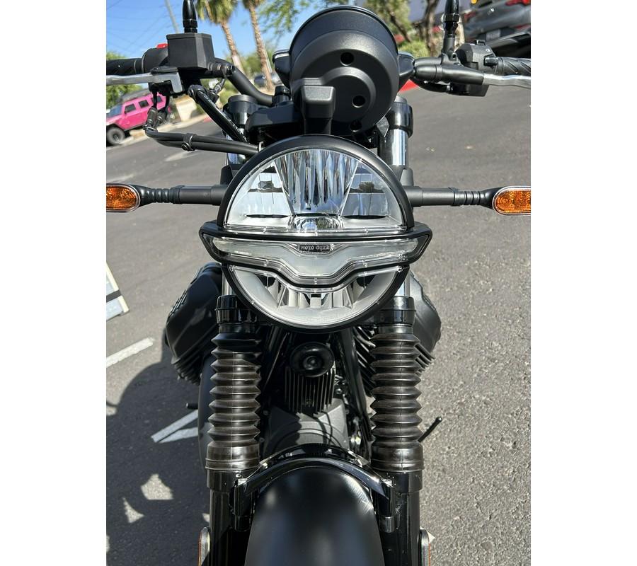 2025 Moto Guzzi V7 Stone Chrome Limited