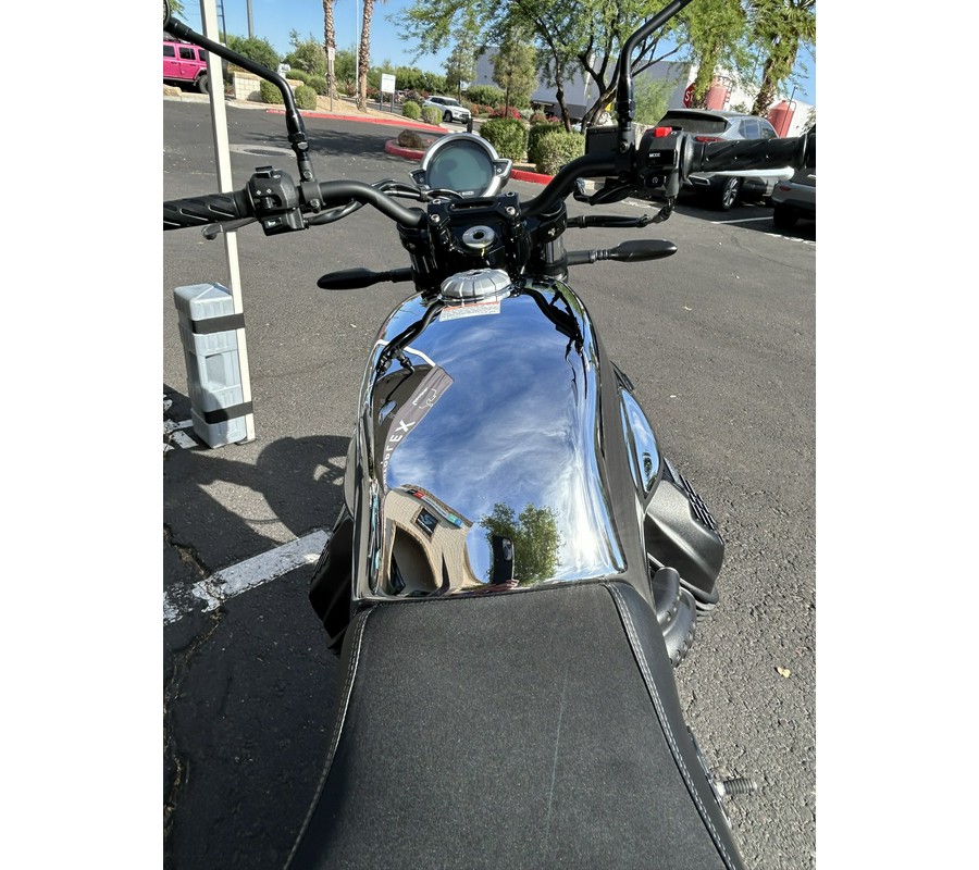 2025 Moto Guzzi V7 Stone Chrome Limited