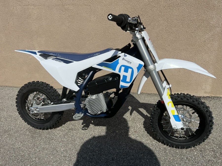 2024 HUSQVARNA EE 3