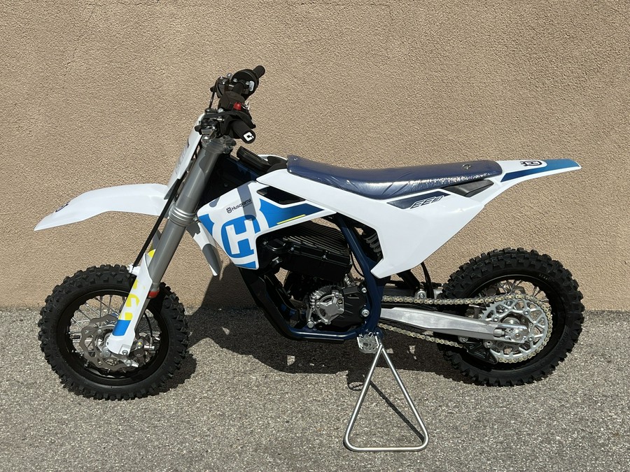 2024 HUSQVARNA EE 3