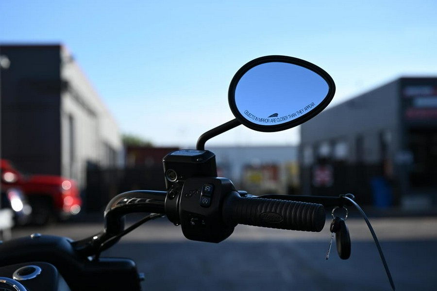 2019 Indian Motorcycle® Chief Dark Horse® Thunder Black Smoke