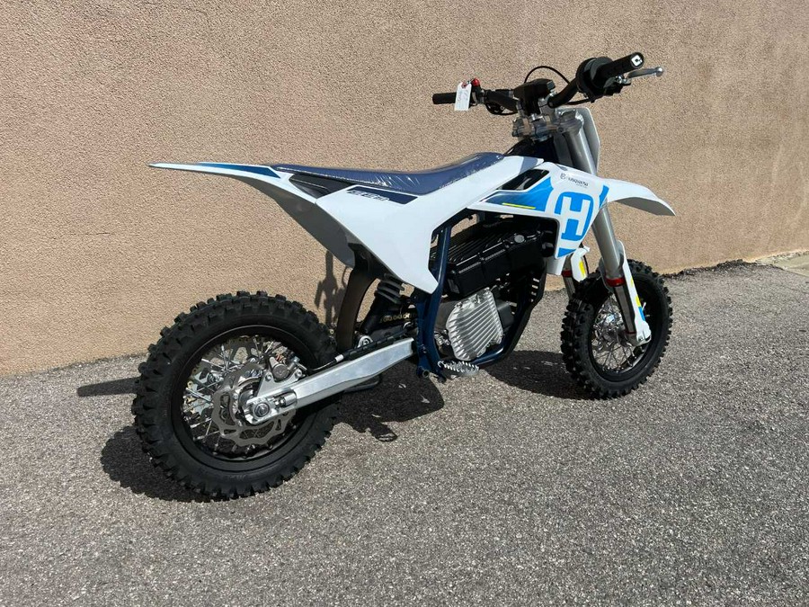 2024 HUSQVARNA EE 3