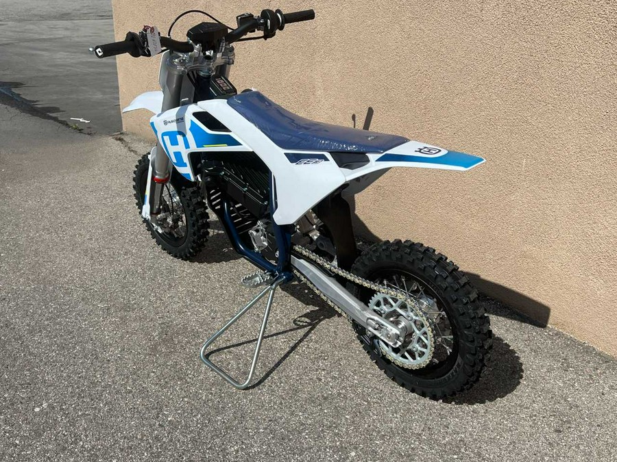 2024 HUSQVARNA EE 3