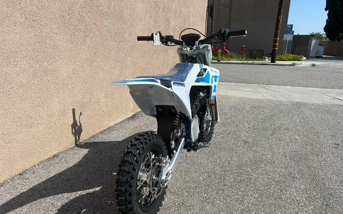 2024 HUSQVARNA EE 3