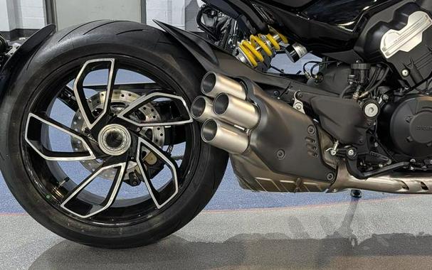2025 Ducati Diavel V4 Thrilling Black