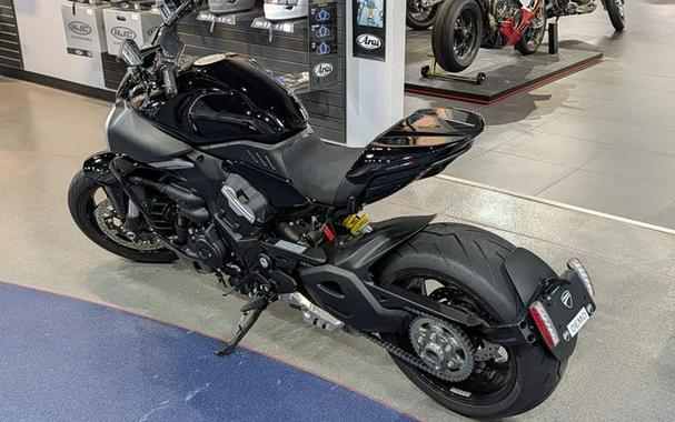 2025 Ducati Diavel V4 Thrilling Black