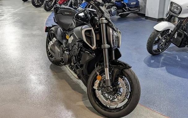 2025 Ducati Diavel V4 Thrilling Black